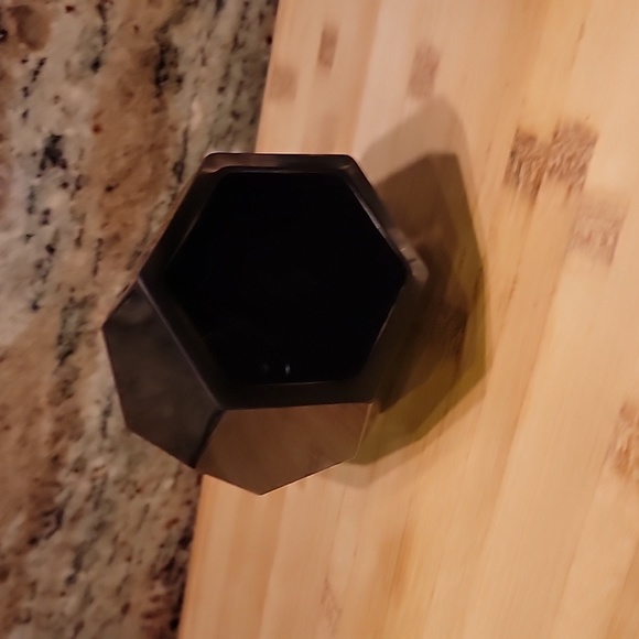 Vintage black glass hexagon vase - Picture 4 of 9